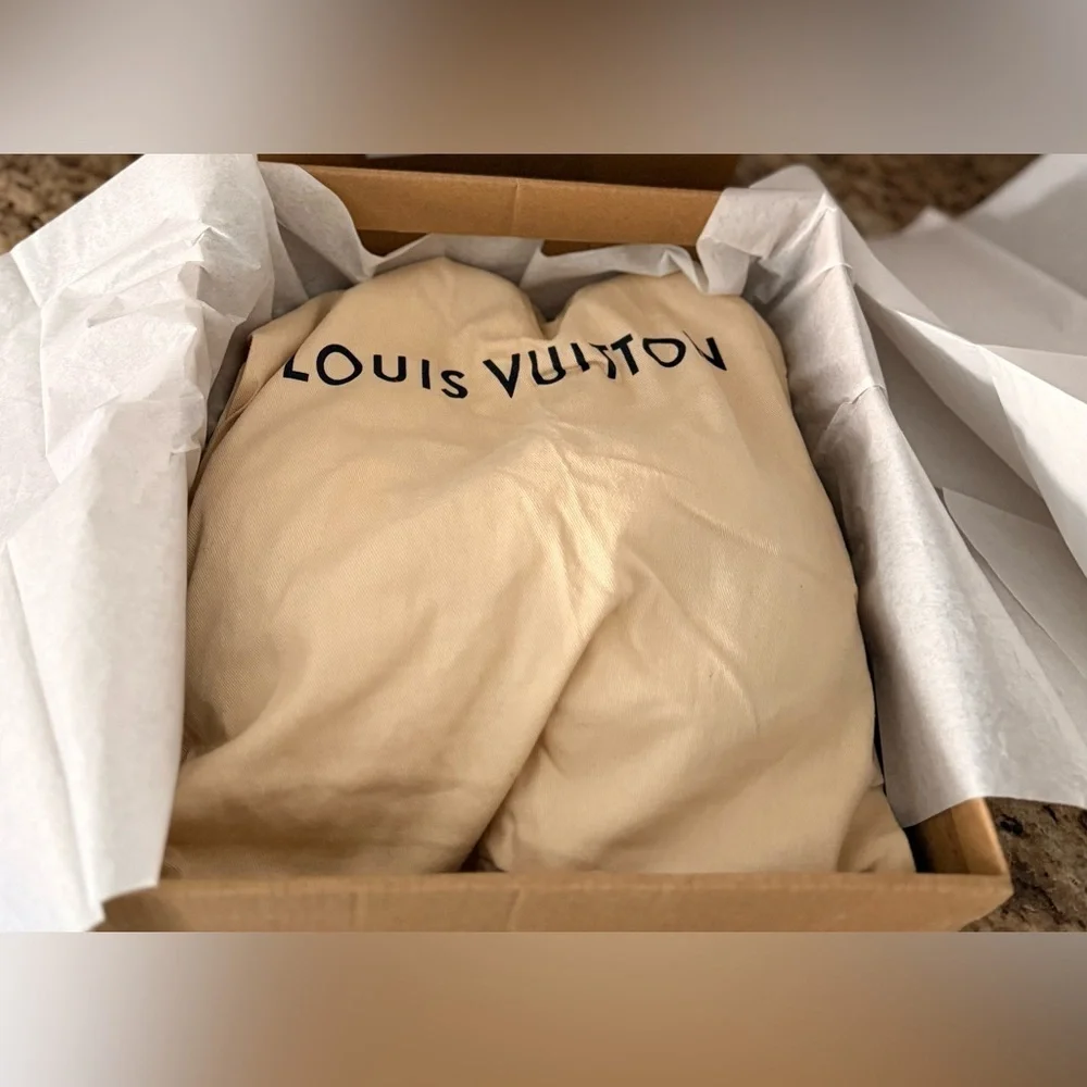 Louis Vuitton 100% authentic